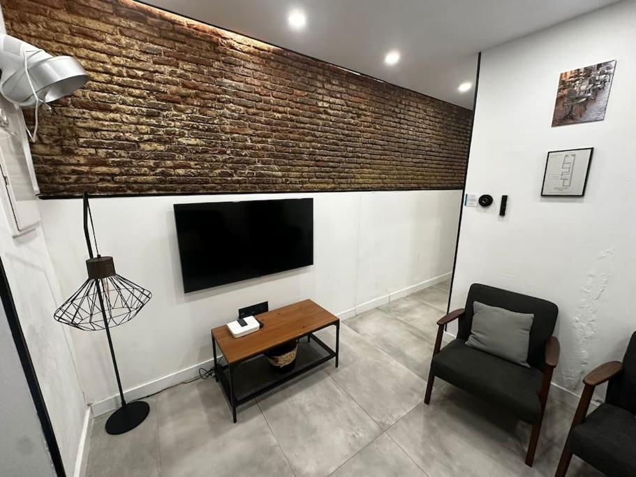 Acogedor Loft En Malasana Madrid Bagian luar foto